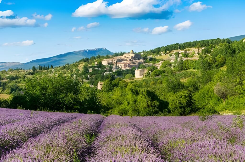 15 Spellbinding Places in France That Deserve a Spot on Your Bucket List 5 Provence