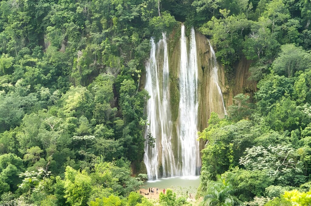 7. El Limon Waterfall