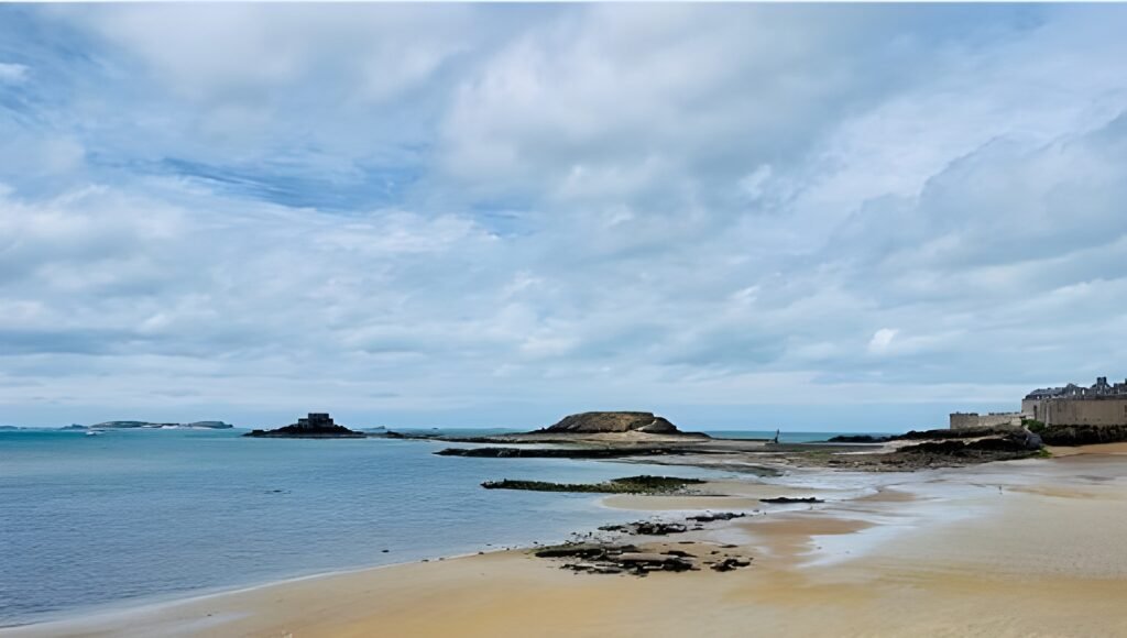 Top Places to Visit in Hong Kong in 2026 for an Unforgettable Trip. 11 Big Waves Beach